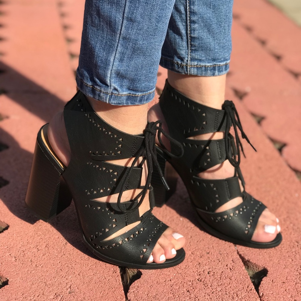 ▪️Isla black studded LaceUp▪️